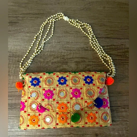 Whimsical Boutique Clutch Bag - Picture 2 of 3